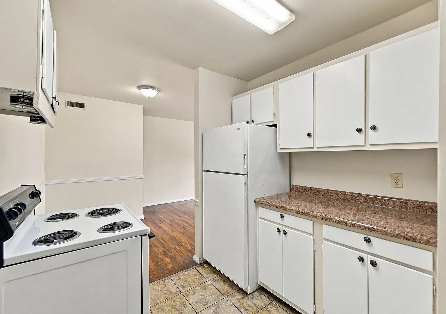 60 - ADDISON APARTMENTS — Photo 3