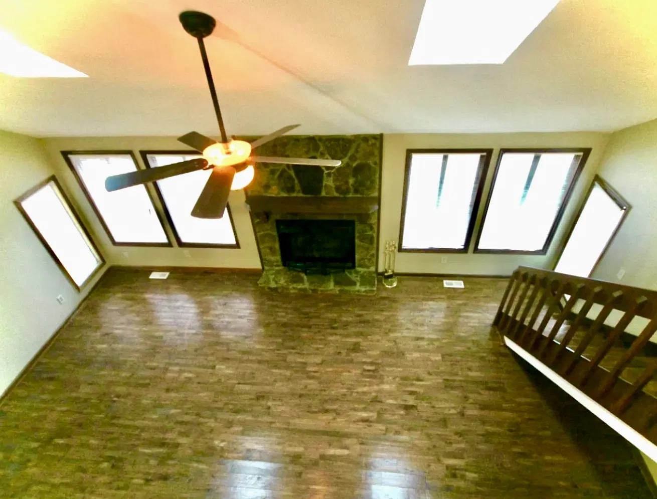3 bed, 2.5 bath, 3200 sqft, $2,150 — Photo 4