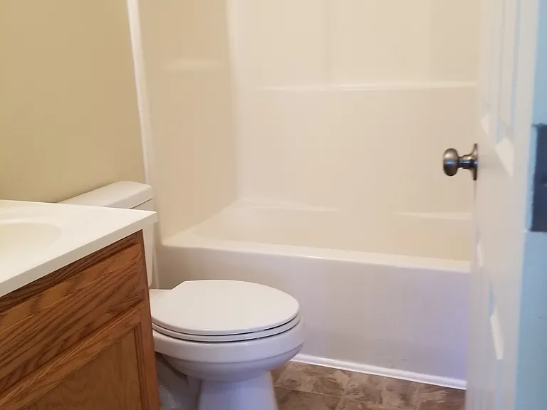 445 Colonial Dr #4 — Photo 7