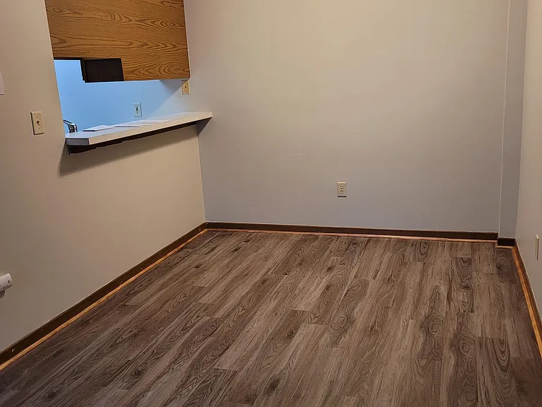 401 N Walnut St — Photo 5