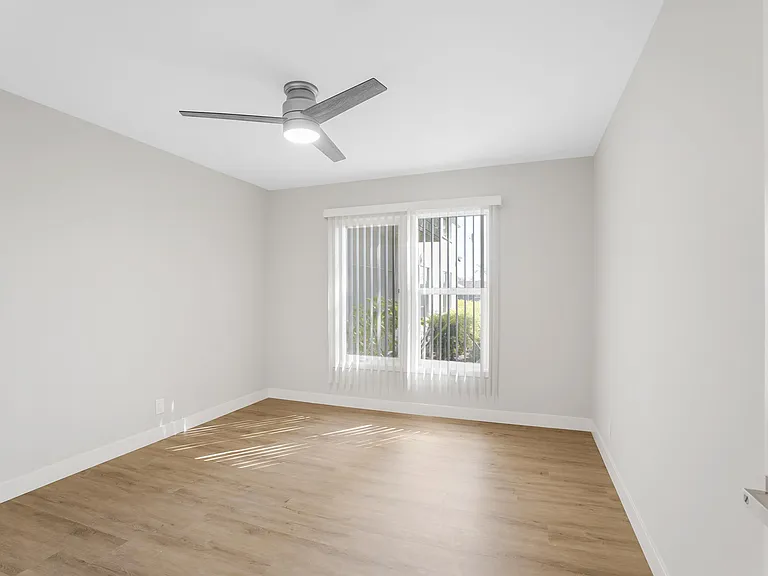 Hollypark Knolls Apartments — Photo 56