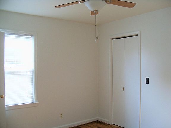 3rd image of 1703 Alderson Ave