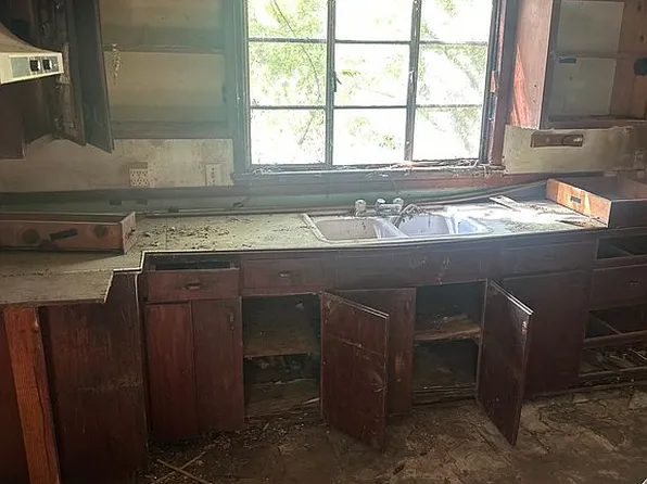 2758 Pinedale St, Jackson, MS 39204