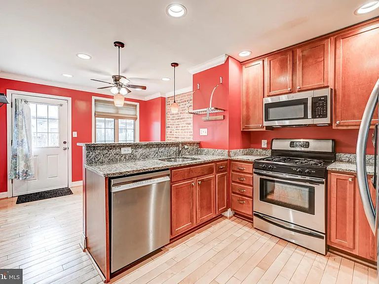 145 N Streeper St — Photo 8