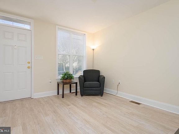 3rd image of 1121 Ward St