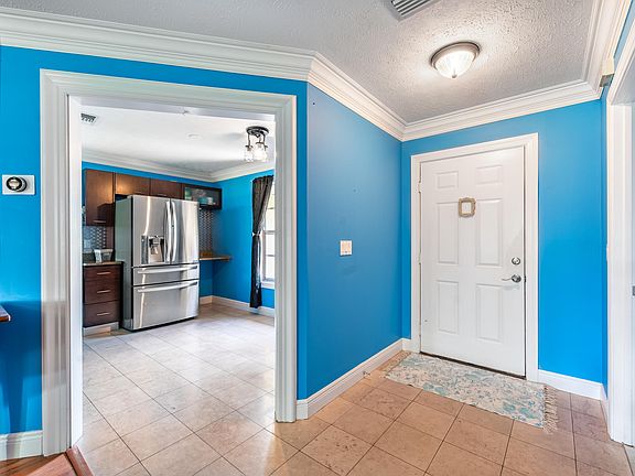 4th image of 808 SE Celtic Avenue