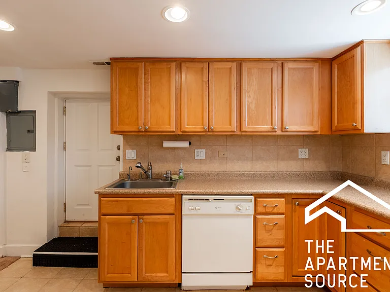 1821 W Cortland St #CH1 — Photo 2