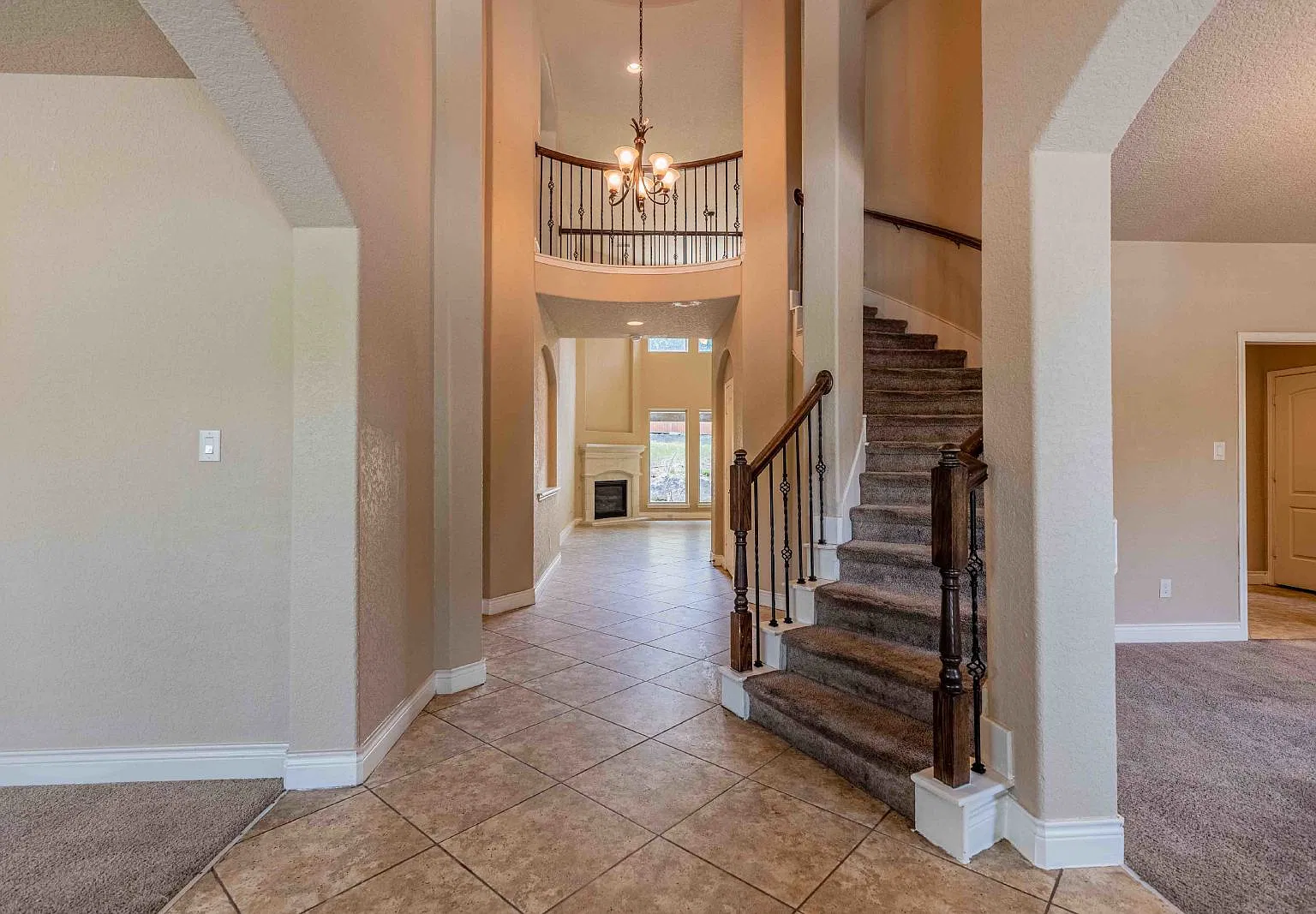 5 bed, 4.5 bath, 3786 sqft, $2,390 — Photo 4