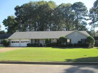 1229 Windmill Dr, Meridian, MS 39305