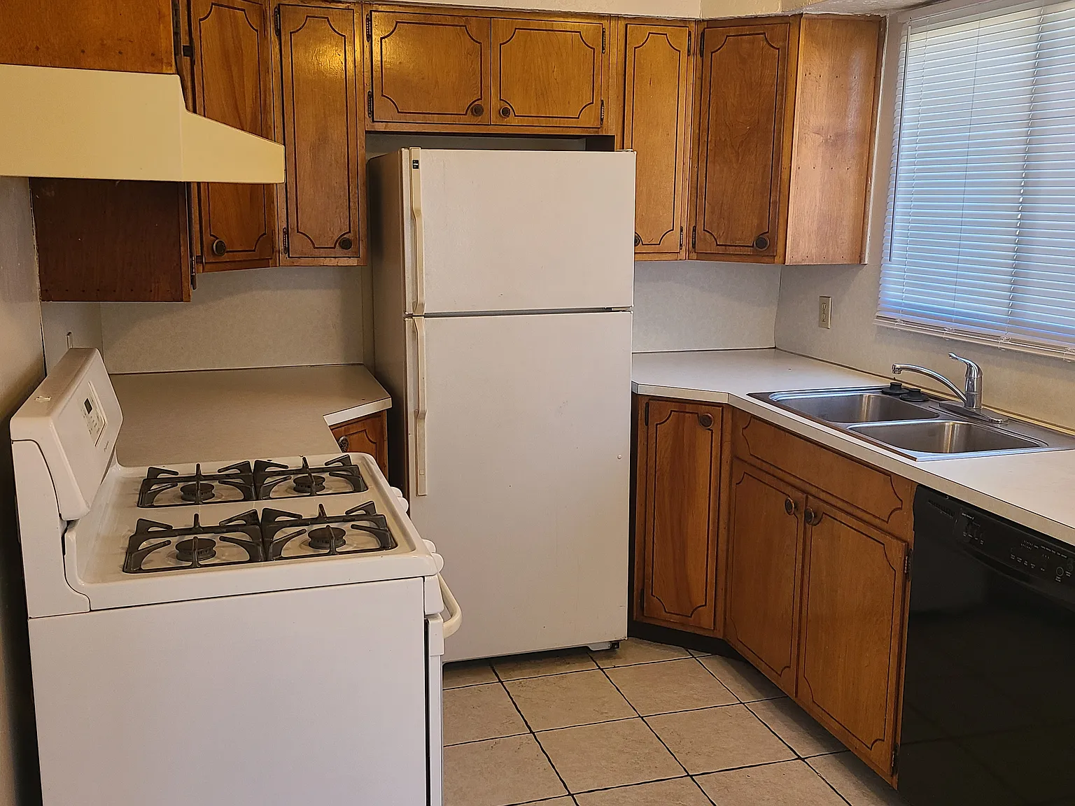 2 bed, 1100 sqft, $995 — Photo 2