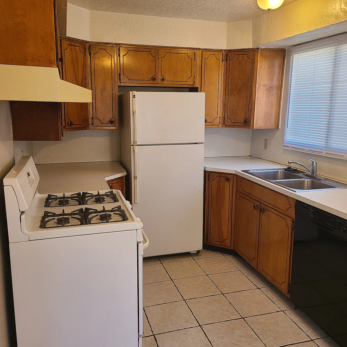 Building Photo - 4002 S Madison Ave #5