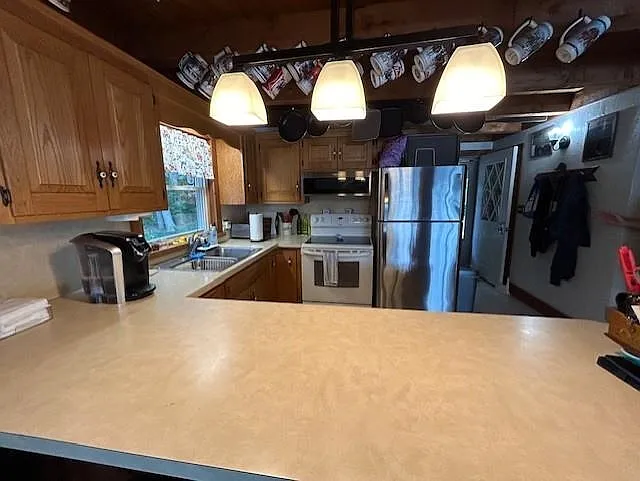 3 bed, 1.5 bath, 1554 sqft, $2,550 — Photo 4