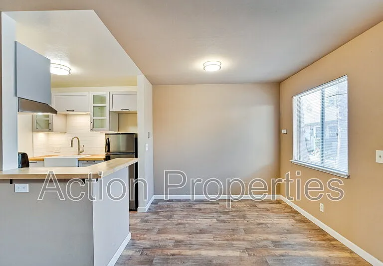 1084 Wentworth St #4 — Photo 6