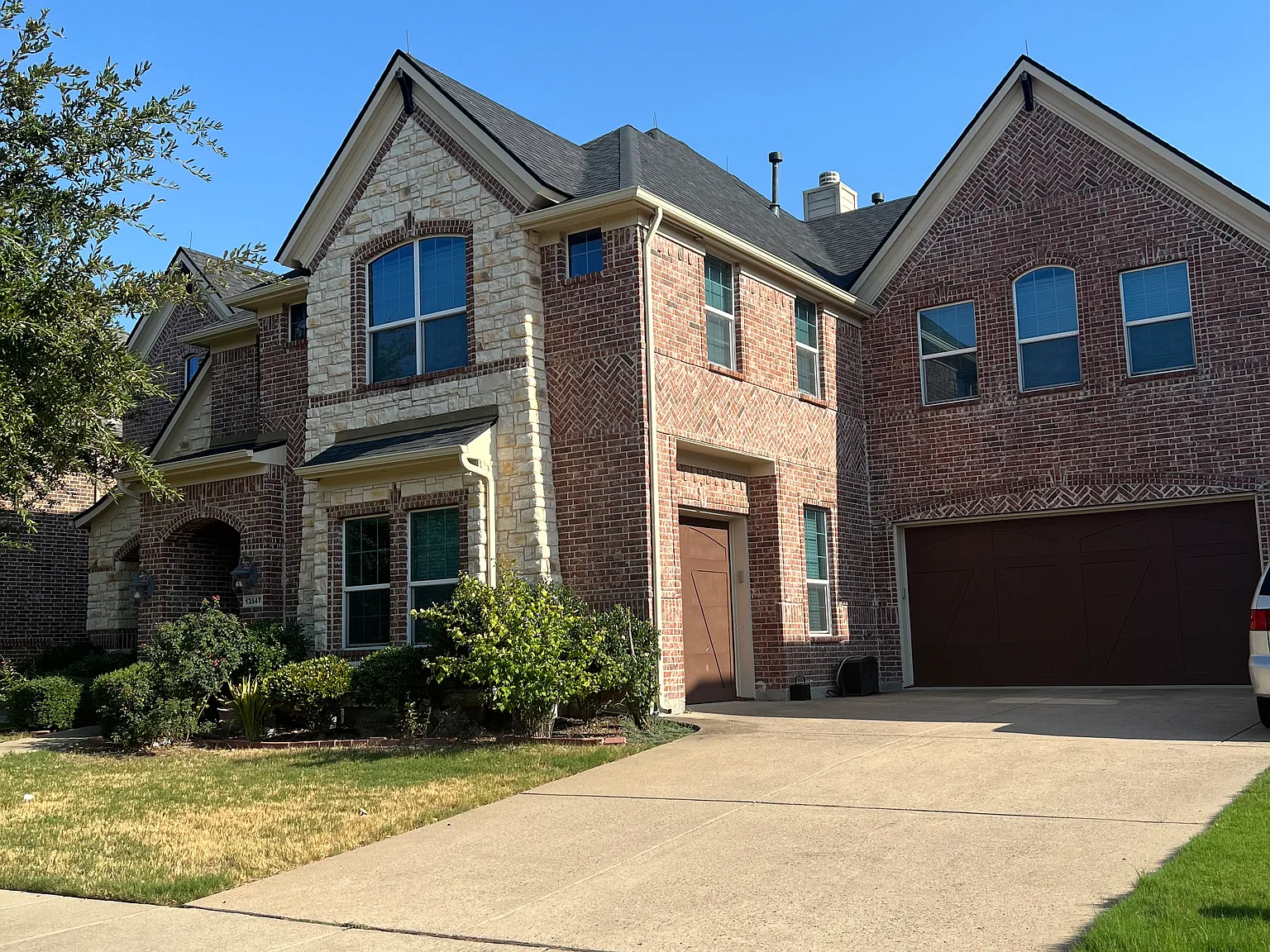 5 bed, 5.5 bath, 4350 sqft, $4,295 — Photo 3