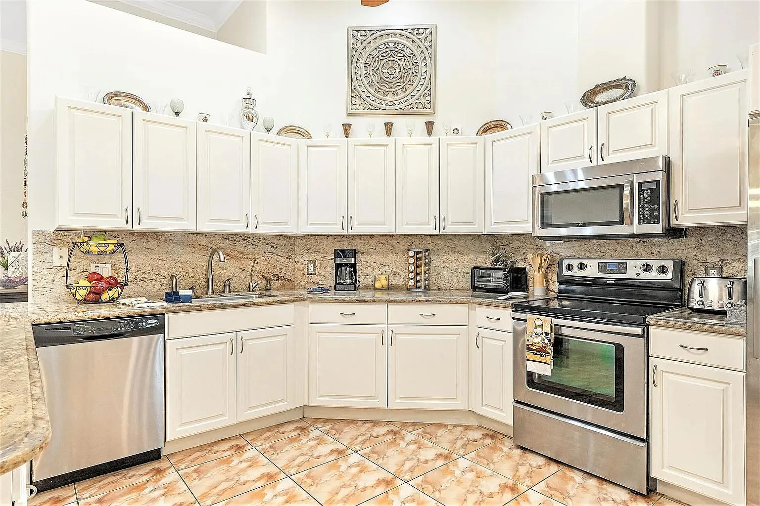 3 bed, 3.5 bath, 2290 sqft, $1,364 — Photo 4