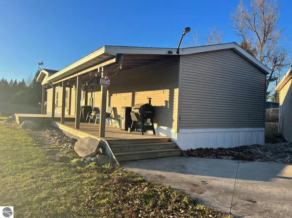 21175 Leroy Rd, Leroy, MI 49655