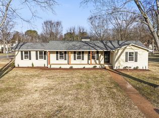 2242 Surrey Dr, Murfreesboro, TN 37129
