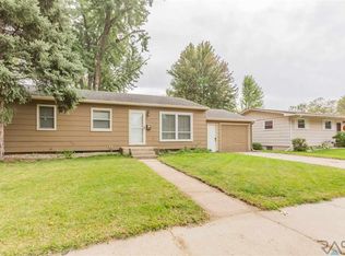 221 E Pam Rd, Sioux Falls, SD 57105