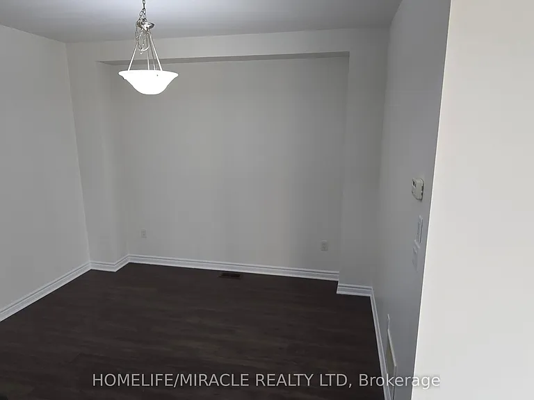 25 Phyllis Dr — Photo 3