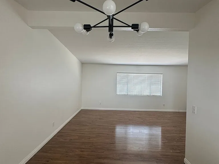 5250 Bellingham Ave — Photo 1