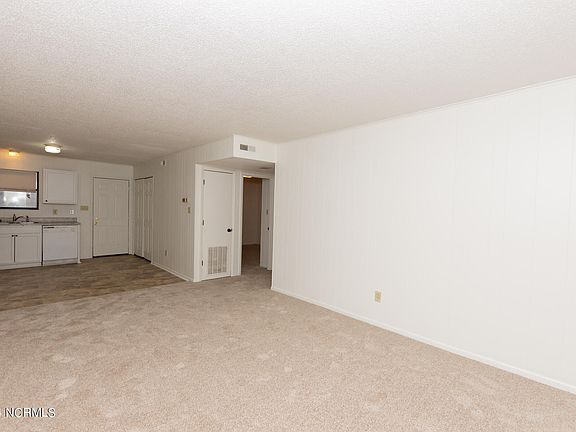 5th image of 104 Ravenwood Dr APT B