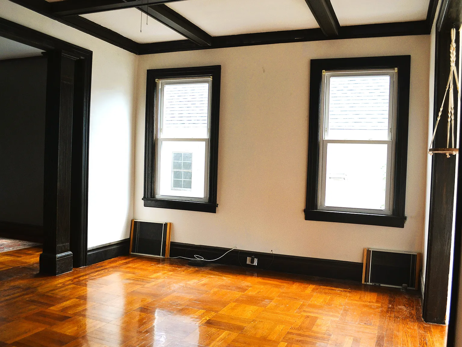 3 bed, 1.5 bath, 1258 sqft, $3,200 — Photo 3