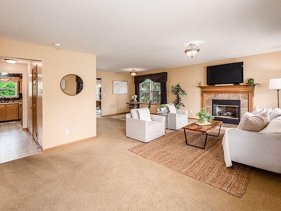 3rd image of 3964 Black Pine Dr