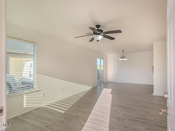 3rd image of 810 Villas Del Sol Rd