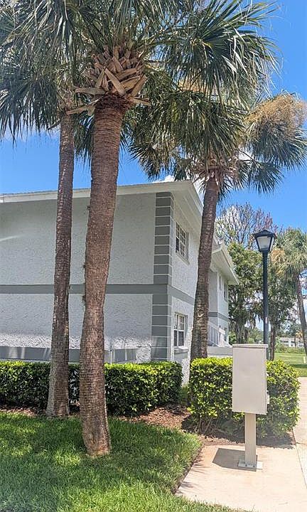 2nd image of 458 Fairways Cir #201