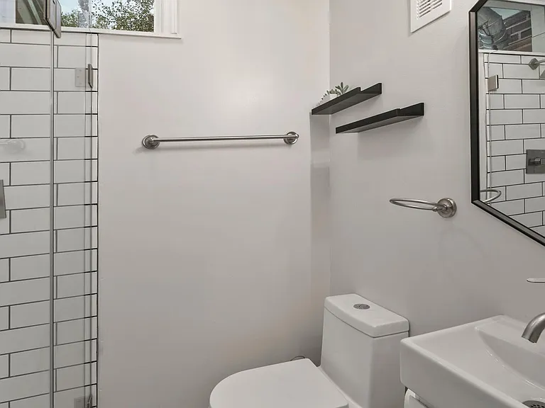 4003 Devine St #2 — Photo 2