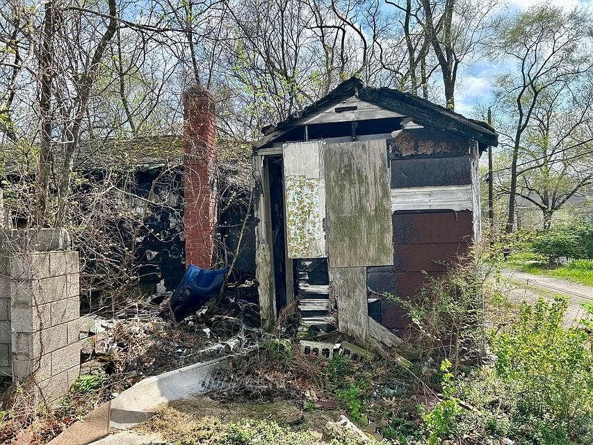 2nd image of 4036 Johnson St