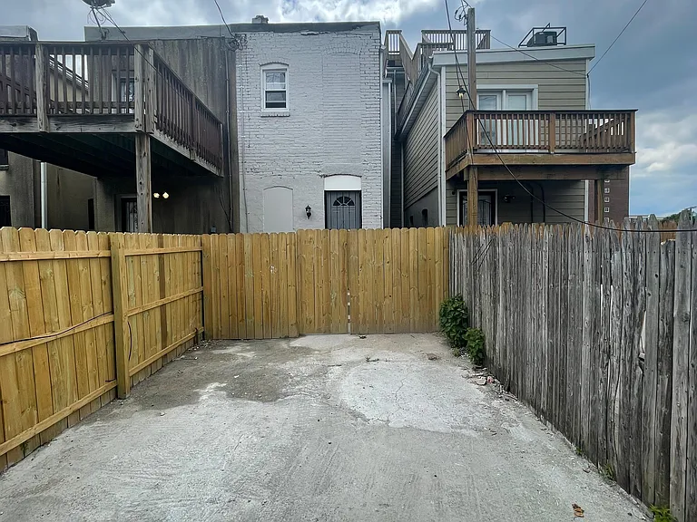 2038 Orleans St — Photo 15