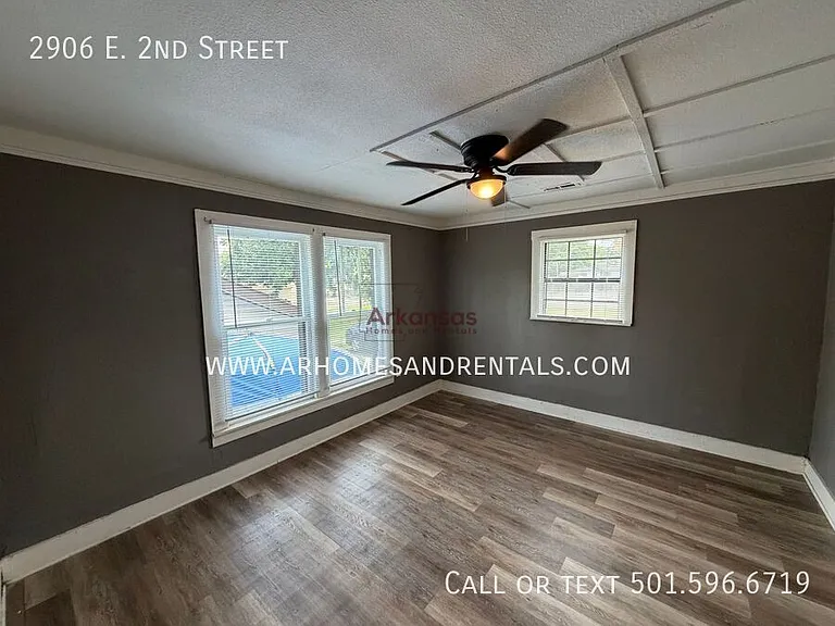 2906 E 2nd St — Photo 2