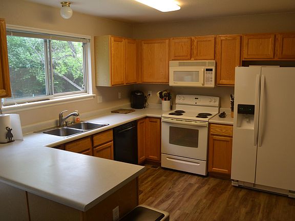 Kitchen (Main Floor)