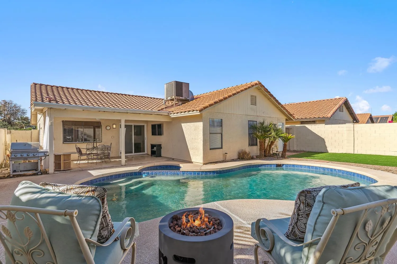 1739 N Palm Dr — Photo 1