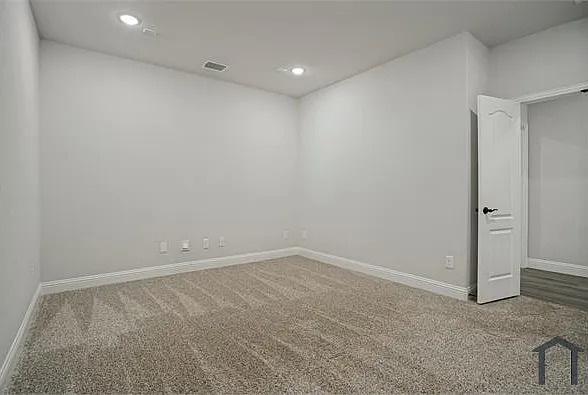 812 Woodview Ct — Photo 7