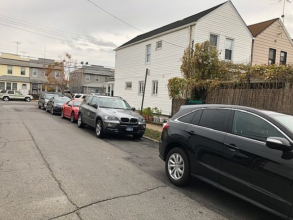 Exterior Neighborhood (street photo)