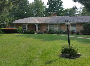 11451 Woodway Dr, Saint Louis, MO 63136