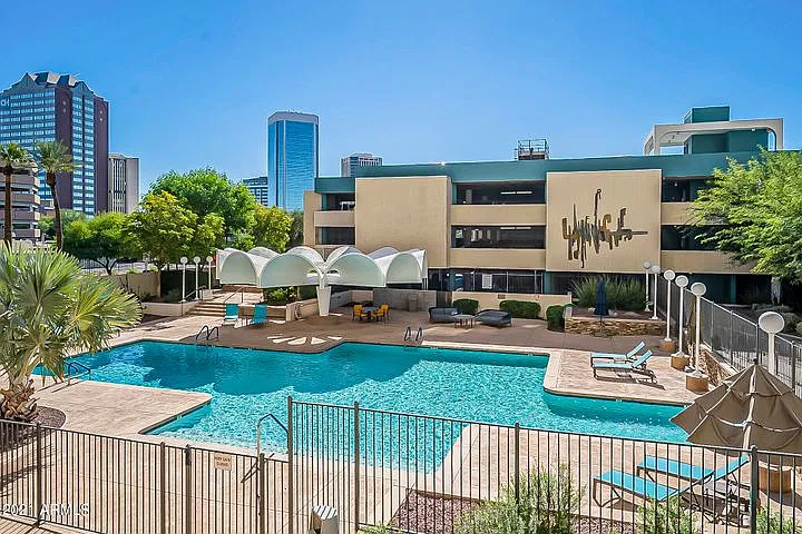 2 bed, 852 sqft, $1,950 — Photo 1