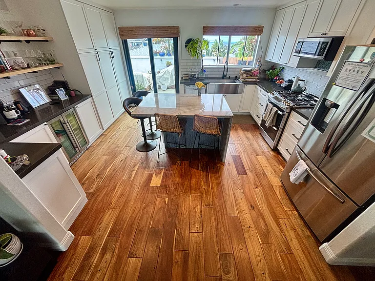 2064 Glasgow Ave — Photo 12