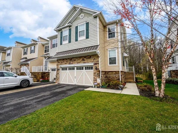 39 Nelson Dr, Cranbury, NJ 08512