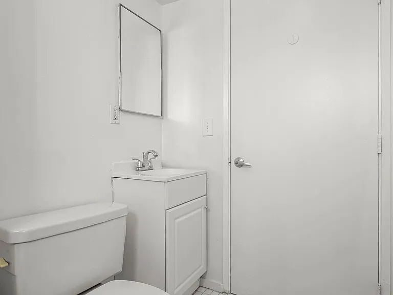 1204 W 24th St — Photo 8