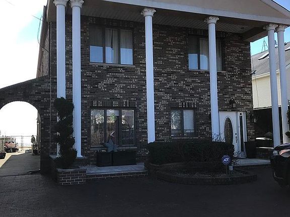4th image of 405 Tennyson Dr