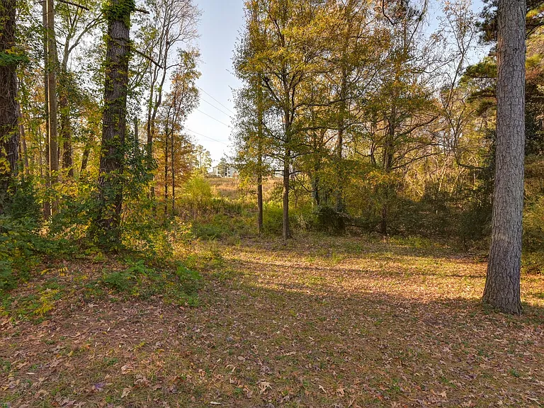 100 Woodspur Rd — Photo 35