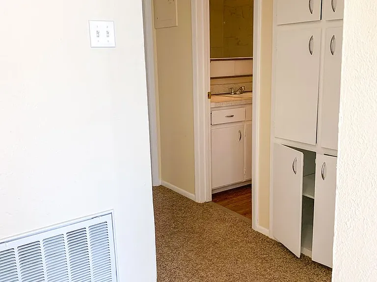536 Madeira Dr SE — Photo 11