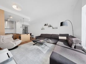 21 E 12th St