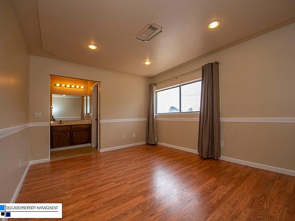 3rd image of 140 Woodvale Ct