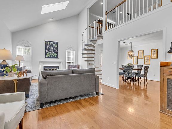 2nd image of 269 Glenstone Cir