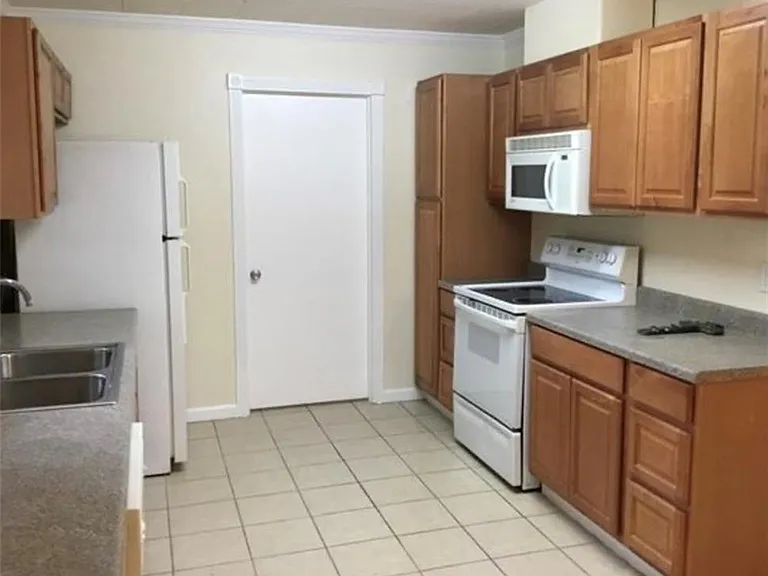 2110 Cherie Dr — Photo 5