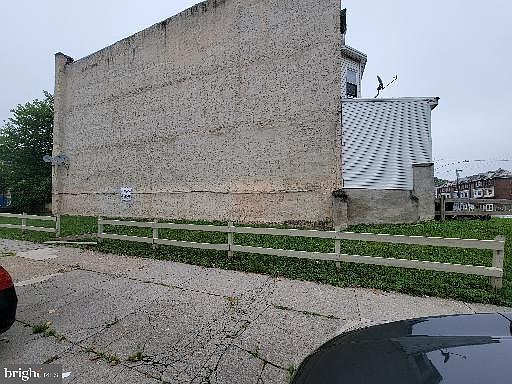 5th image of 1843 W Erie Ave